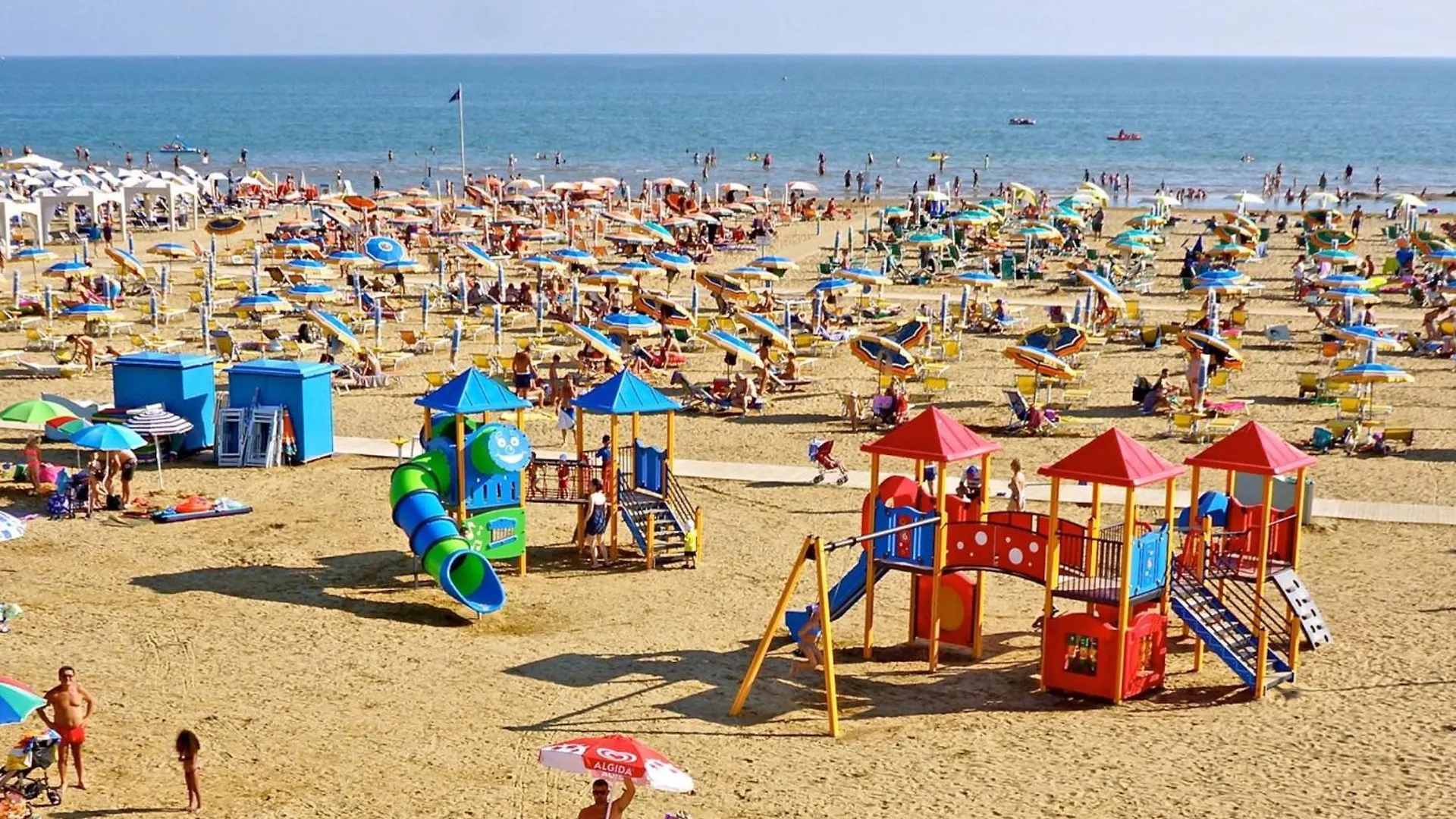 Villa With Private Garden And Beach Place Bibione 0*,